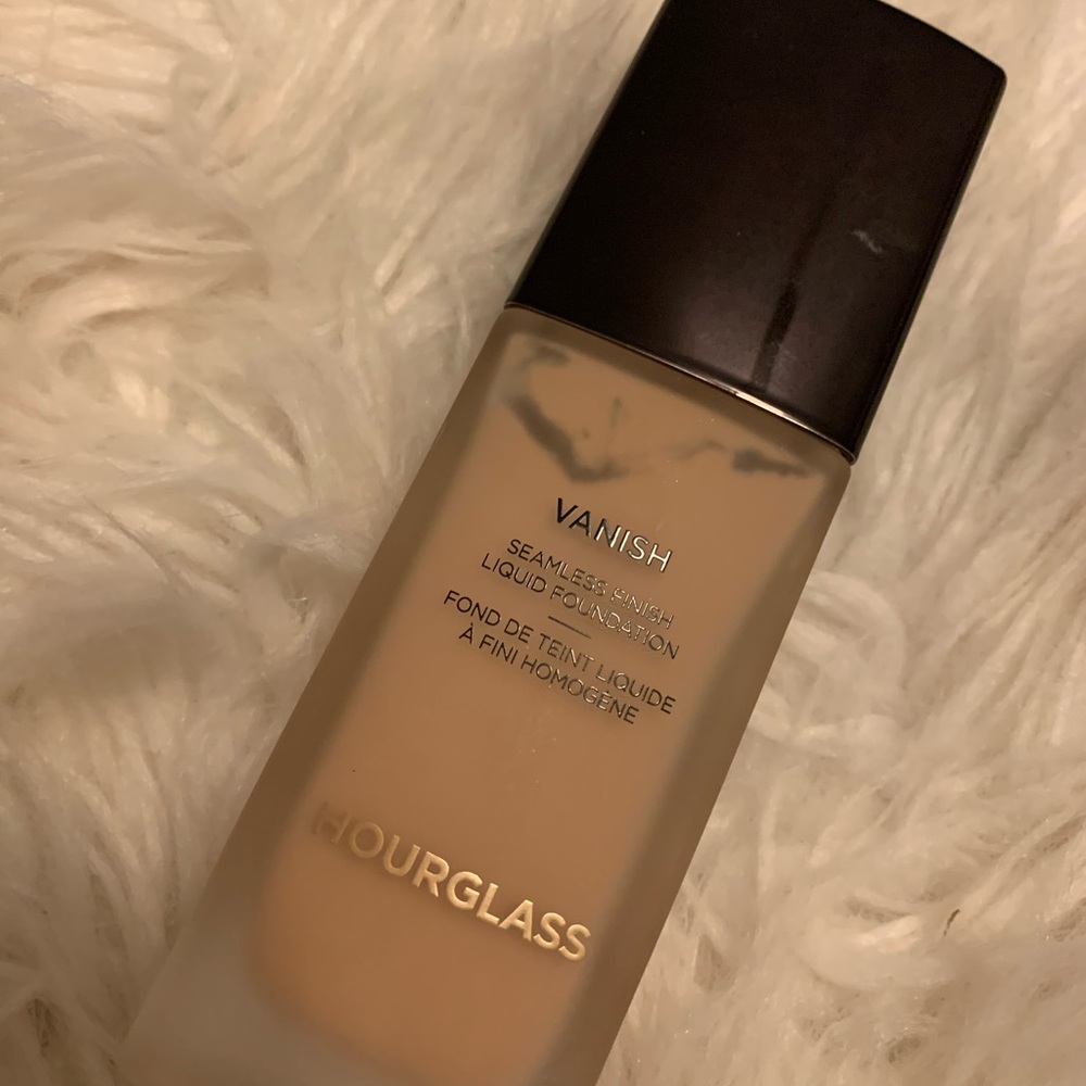 Hourglass Vanish Foundation